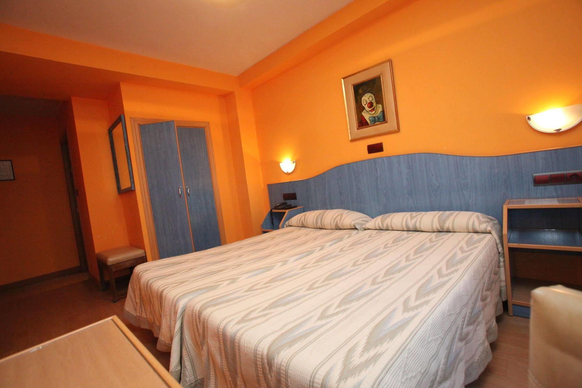 Hostal Don Suero เลออน ภายนอก รูปภาพ