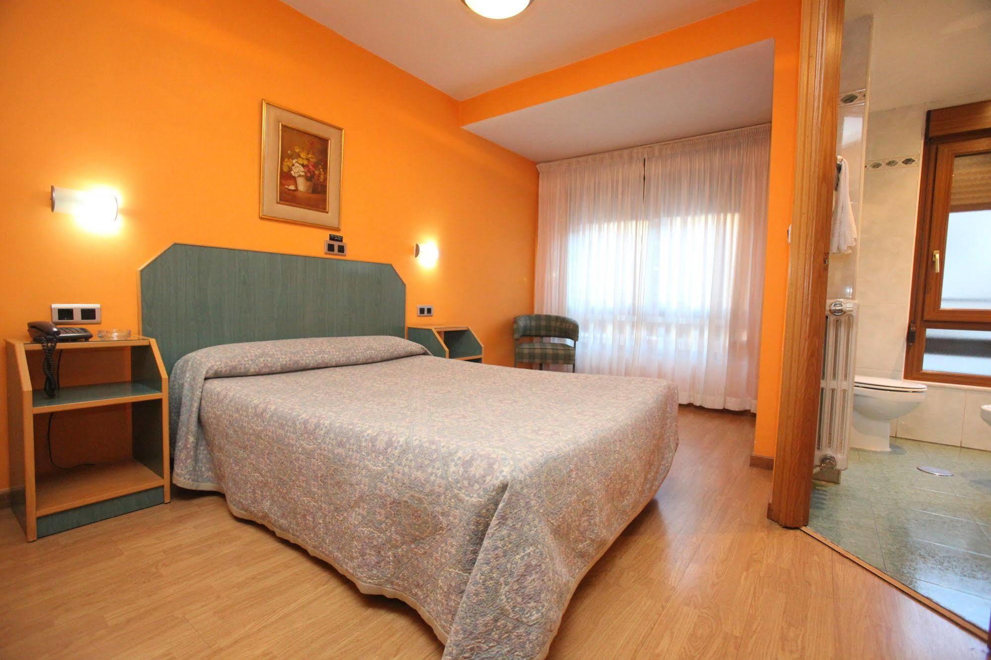 Hostal Don Suero เลออน ภายนอก รูปภาพ