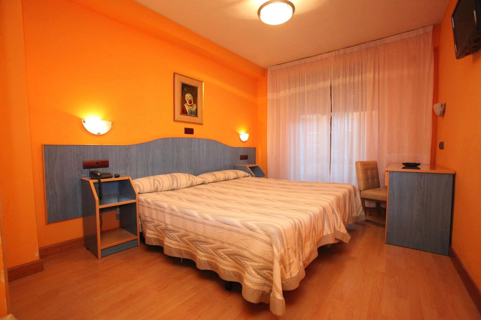 Hostal Don Suero เลออน ภายนอก รูปภาพ